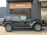 台形ホイールアーチはJeep伝統のデザインです。採用している理由は諸説ありますが、オフロードを走行する際にタイヤとボディが干渉しあわないよう配慮した作りにするためとなります。