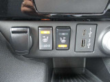 運転席&助手席にシートヒーター装備。