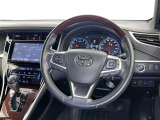 運転席まわりです。 各操作スイッチは使いやすい位置に配置されてます。