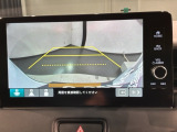 リバースギアに入れるだけで後方の表示へ切り替わります。夜間や雨の日の駐車も楽になりますよ。