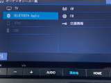 カーナビ付きです!ドライブの大切なお供です!ナビによってオーディオ関係の機能やバックカメラの有無などが変わってきます。次の写真から機能のご案内を致しますのでご覧くださいませ。