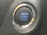 操作しやすい位置に配置されたウインカーレバー。スムーズな操作で、安全な車線変更をサポートします。直感的に操作できる設計です。