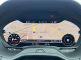 バーチャルコックピットでは、メーターやオーディオ操作、電話選択、地図の確認が可能。パネル内に高解像度の液晶ディスプレイを配置しております。