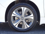 【タイヤ】 【純正17インチアルミホイール】《215/50R17》専用のアルミなのでお車のイメージぴったりですね!