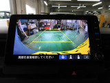 バックカメラの画像です。ガイドラインがスムースな車庫入れをサポートいたします。車庫入れの安心感がアップしますね。