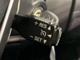 【クルーズコントロール】高速道路もラクラク走行。アクセルを離しても一定速度で走行ができ、長距離運転時の負担を軽減!加速・減速も簡単なスイッチ操作で調整できます。