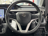 握りやすいステアリングは、運転時の操作性を高めます。スムーズなハンドリングで、快適なドライビングを。