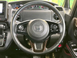 【純正革巻きステアリング】上質な革を使用することで、手にしっかり馴染みとても運転しやすいハンドルです♪