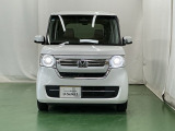 LEDヘッドライトを装備しています。LEDヘッドライトはとても明るく、雨の日や夜間走行も安全・安心です。オートライトコントロール付きで周囲の明るさに応じて自動で点灯・消灯します