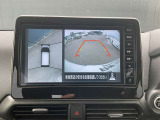 車を真上から見下ろしているかのように周囲の状況を把握して安心して駐車が行えるアラウンドビューモニターが付いています