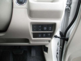 各種機能のボタンがあります。もちろん運転席からの操作も可能。スマートに使いこなしてください。
