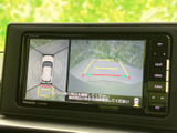 後方確認をサポートするモニター画面。狭い場所での運転や駐車も安心です。安全運転をサポートする便利な機能です。