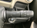 雨天時もクリアな視界を確保できるワイパーレバー。運転状況に合わせて、最適な設定で快適なドライブを。