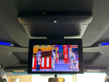 【純正フリップダウンモニター】付き☆後部座席に座りながら大画面でTVやDVDをお楽しみいただけます♪