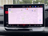 12.9インチディスプレイによるスマートフォン用アプリ[Apple CarPlay][Android Auto]対応の純正インフォテイメントシステム「Discover」を装備、ナビ、ラジオのほか、US
