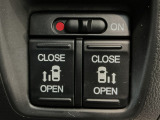 【両側パワースライドドア】両側がパワースライドドアになっており、運転席のスイッチやスマートキーでも開閉が可能です!開口部も広いので乗り降りも楽々♪