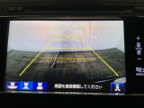 【バックカメラ】運転が苦手な方も車庫入れラクラクです!ギアをリバースに入れれば自動的に切り換わりますので、面倒な操作は不要です♪狭い駐車場もお車を傷つけず安心ですね!