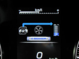 eボクサー車はメーター内液晶モニターに、搭載モーターの発電と出力、バッテリーの充電状況を表示する事が出来ます。