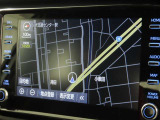メーカー装着の8インチディスプレイオーディオを装備しております。