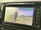 停車中にテレビや映像を楽しめる機能が搭載されています。休憩時間などに、リラックスした時間を過ごすことができます。