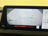 フロントカメラモニターも付いてます。見通しの悪い交差点など、左右の安全確認に助かります。