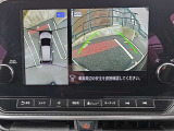 アラウンドビューモニター。上空から見下ろしているような映像で、スムースな駐車をサポートします。