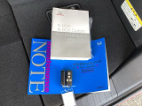 メンテナンスノート【整備記録簿】、取説も揃っています。スマートキーはバッグなどにしまったままボタン操作でエンジンの始動・停止ができて大変便利です。