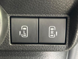 【両側パワースライドドア】スマートキーや運転席のスイッチで後席両側スライドドアの開閉が可能♪電動だから力を入れてドアを開ける必要が無く、小さなお子様でも簡単に開け閉めでき快適です♪