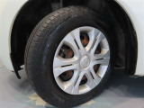 タイヤサイズは、185/70R14です。