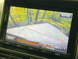 【バックカメラ】駐車時に後方がリアルタイム映像で確認できます。大型商業施設や立体駐車場での駐車時や、夜間のバック時に大活躍!運転スキルに関わらず、今や必須となった装備のひとつです!