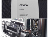 clarion製オーディオを搭載し、CD・USB再生に対応。シンプルで使いやすい設計で、ドライブ中も快適に音楽を楽しめる装備が充実しています。