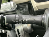 操作しやすい位置に配置されたレバーで、スムーズなウインカー操作が可能。安全運転をサポートします。