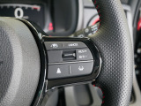 【ACC〈アダプティブ・クルーズ・コントロール〉】予め設定した車速内でクルマが自動的に加減速。前走車との適切な車間距離を維持しながら追従走行しドライバーの運転負荷を軽減します。