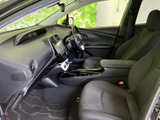 運転しやすい視界と、操作しやすい配置が特徴的。快適なドライブをサポートする、機能的な空間です。