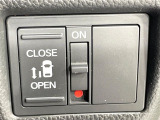 【パワースライドドア】スマートキーや運転席のスイッチでスライドドアの開閉が可能♪電動だから力を入れてドアを開ける必要が無く、小さいお子様でも、重い荷物を持っている時もラクに開け閉めできます♪