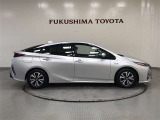 【まるごとクリーニング】シートを取り外し、車内を徹底洗浄。隅々まで丁寧に仕上げています。