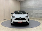 お車購入のポイントとなるフロントマスクです!シャープな目つきが印象的なデザインのヘッドランプです。