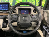 インテリアに合わせたデザインのステアリングは、運転される方のことも考え、運転しやすい形状、大きさです。是非一度、実際に触ってお確かめください。