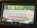 【バックカメラ】駐車時に後方がリアルタイム映像で確認できます。大型商業施設や立体駐車場での駐車時や、夜間のバック時に大活躍!運転スキルに関わらず、今や必須となった装備のひとつです!
