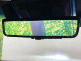 【デジタルインナーミラー】後席の大きな荷物や同乗者で後方が確認しづらい時でも安心!カメラが撮影した車両後方の映像をルームミラー内に表示。クリアな視界で状況の確認が可能です!