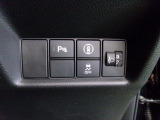パーキングセンサーや横滑りを防ぐVSA等のスイッチ類は運転席の右側、手の届きやすい位置にあります。
