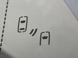 【ブラインドスポットモニター】走行中、ドアミラーの死角になりやすい箇所に後続車が接近するとサイドミラーのレンズに警告を表示!ドライバーに注意喚起をしてくれます。
