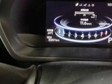視認性に優れたメーターを採用しており、走行中でも車速や情報が分かりやすく表示されます。運転時の視線移動をむりのない範囲に抑え、快適で安心感のあるドライブをサポートします。