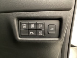各種機能の切替スイッチは運転席パネル下に集約されています。任意で切り替え可能なため状況に合わせてお使いください。