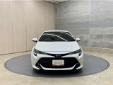 お車購入のポイントとなるフロントマスクです!シャープな目つきが印象的なデザインのヘッドランプです。