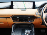 マツダコネクトの12.3インチワイドセンターディスプレイです。『Android Auto』『Apple CarPlay』や独自のコネクテッドサービスに対応したインターフェイスシステムです。