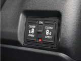 ◆両側電動スライドドア◆狭い駐車場でも乗り降りが楽々♪お子様が隣の車にドアを当ててしまう心配もございません!小さなお子様連れの方もこれで安心。