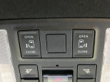 【両側パワースライドドア】スマートキーや運転席のスイッチで後席両側スライドドアの開閉が可能♪電動だから力を入れてドアを開ける必要が無く、小さなお子様でも簡単に開け閉めでき快適です♪