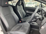 運転席からの視界は良好で、運転操作もスムーズに行えます。快適な空間で、ドライブをお楽しみください。