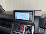 ナビゲーション付です。 ナビがあると便利、ラクラク何処でもいけます。 ナビが有るのと無いのとでは大きな違いですね。